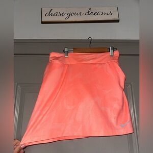 Nike Dri Fit Golf / Tennis Skirt w shorts and deep pockets - Size Small